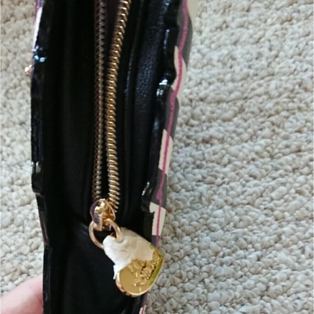 Super fun Betsey Johnson Glitter lips Mirror wristlet